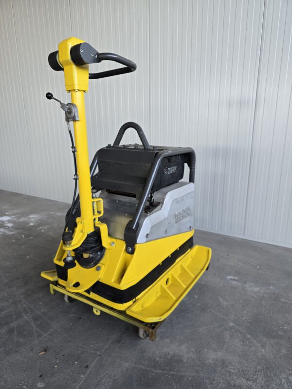Patrick Vonk verkoopt een Wacker Neuson DPU 6055 Heap trilplaat bij Vonk Bouwmaterieel