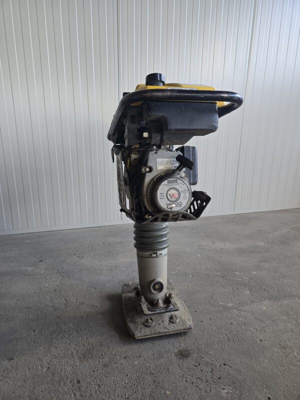 Patrick Vonk verkoopt een Wacker Neuson BS50-4s Trilstamper bij Vonk Bouwmaterieel