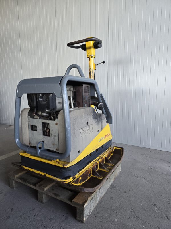 Patrick Vonk Verkoopt een Wacker Neuson DPU 6555Hehap Trilplaat bij Vonk Bouwmaterieel