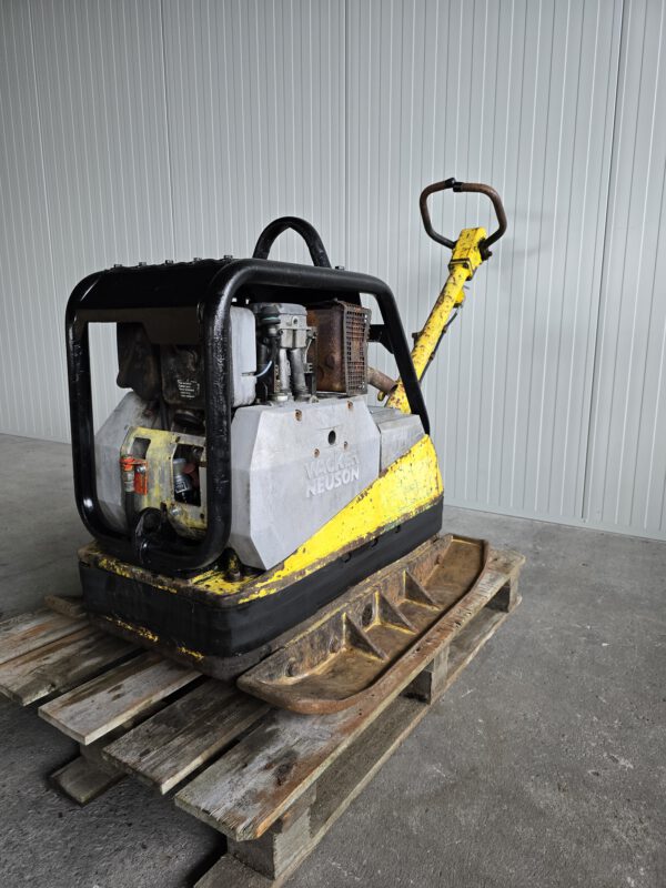 Patrick Vonk Verkoopt een Wacker Neuson DPU 5045 Trilplaat bij Vonk Bouwmaterieel