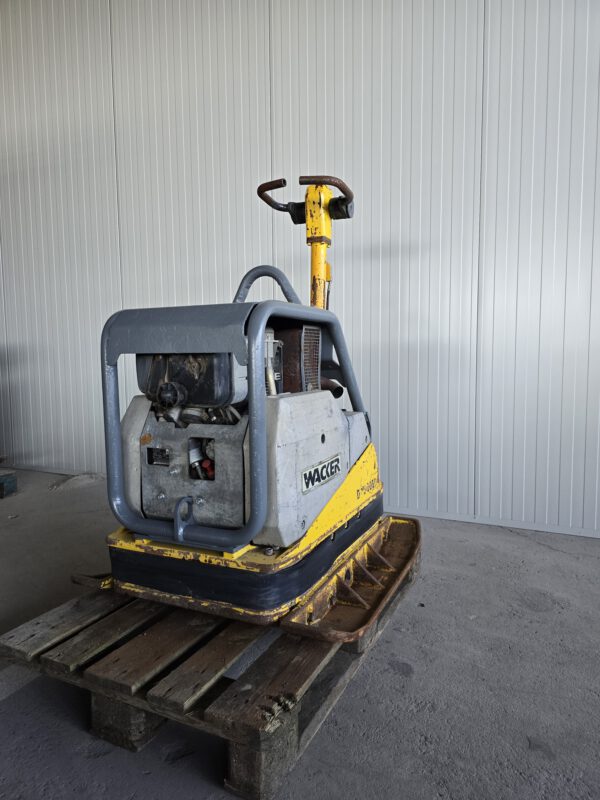 Patrick Vonk Verkoopt een Wacker Neuson DPU 6055 Trilplaat bij Vonk Bouwmaterieel