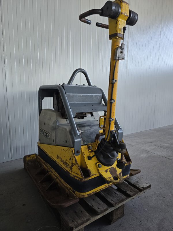 Patrick Vonk Verkoopt een Wacker Neuson DPU 6055 Trilplaat bij Vonk Bouwmaterieel